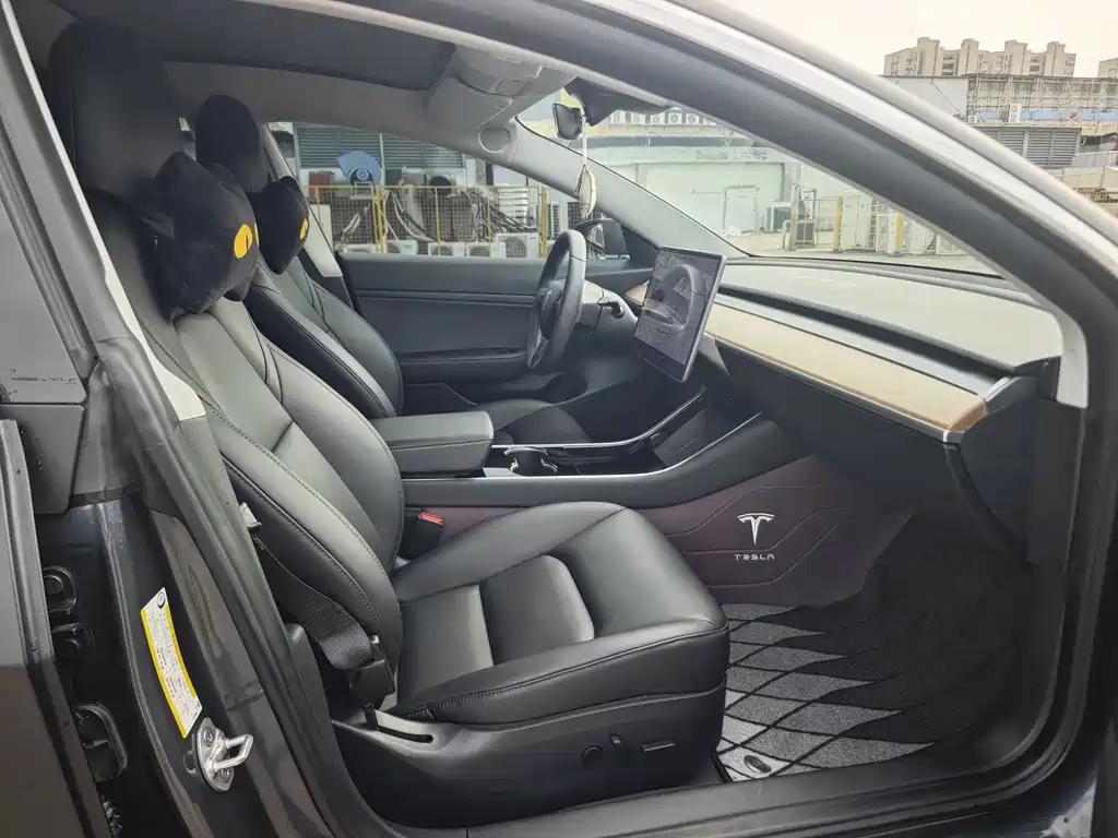 Tesla Model 3 — миниатюра 13