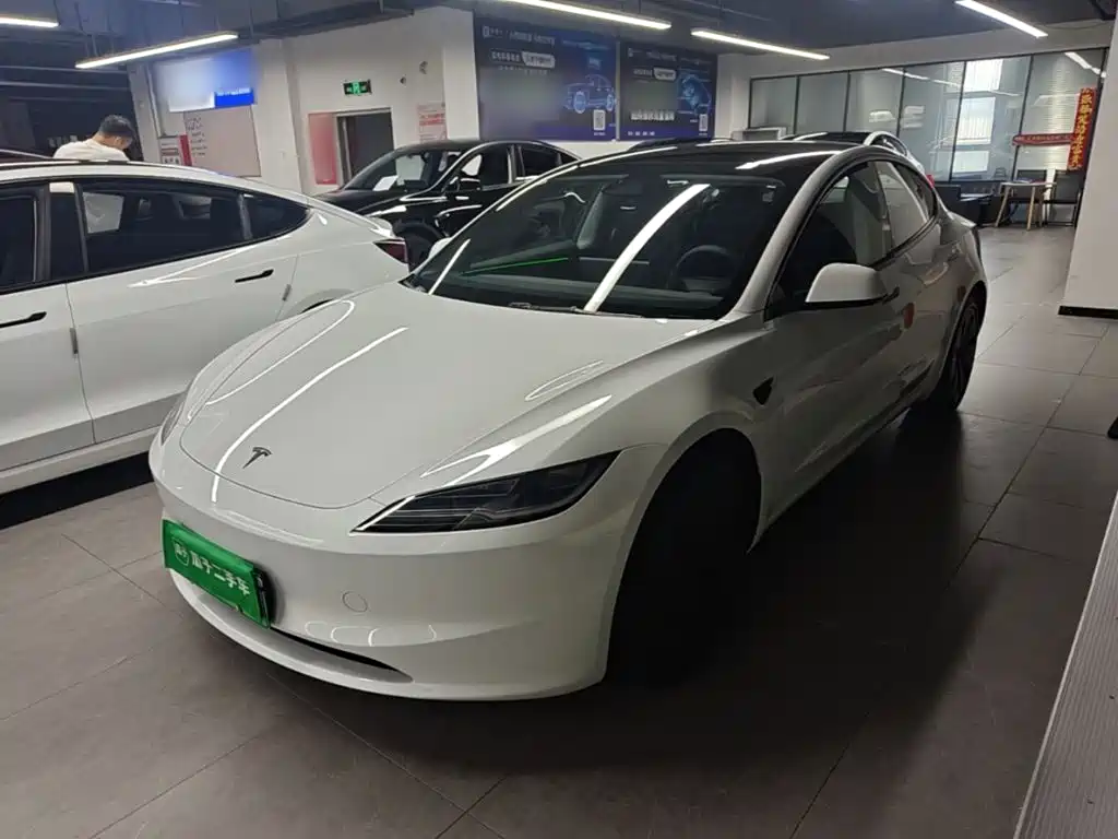 Tesla Model 3 — миниатюра 2
