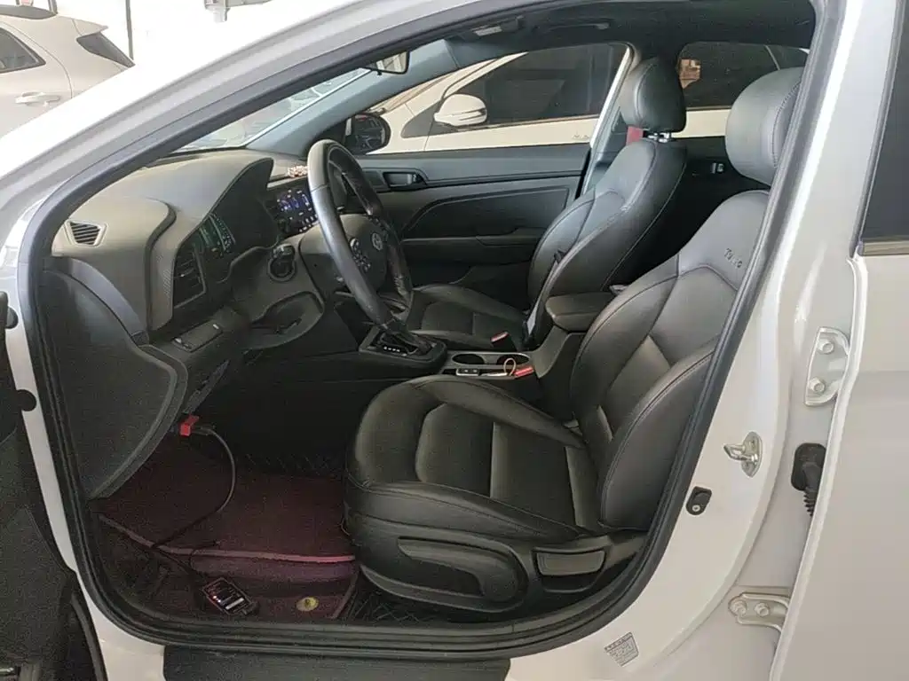 Hyundai Elantra — миниатюра 15