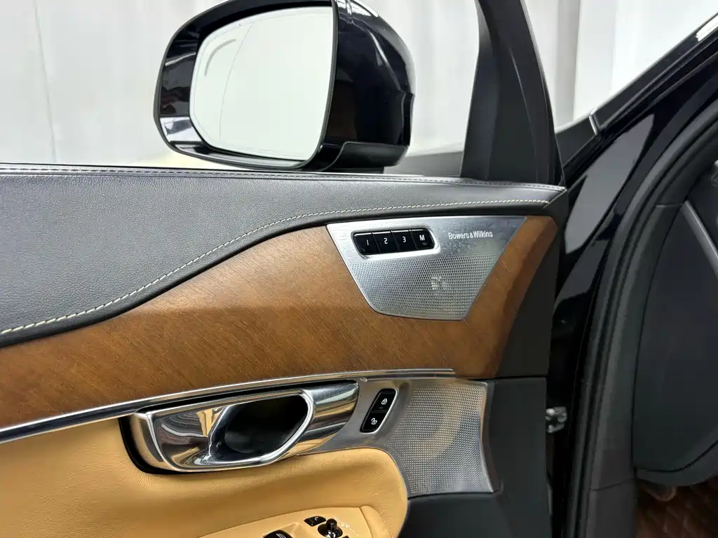 Volvo XC90 — миниатюра 6