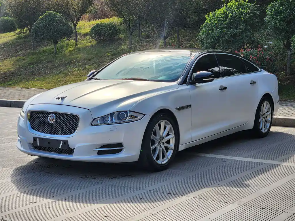 Jaguar XJ — миниатюра 2