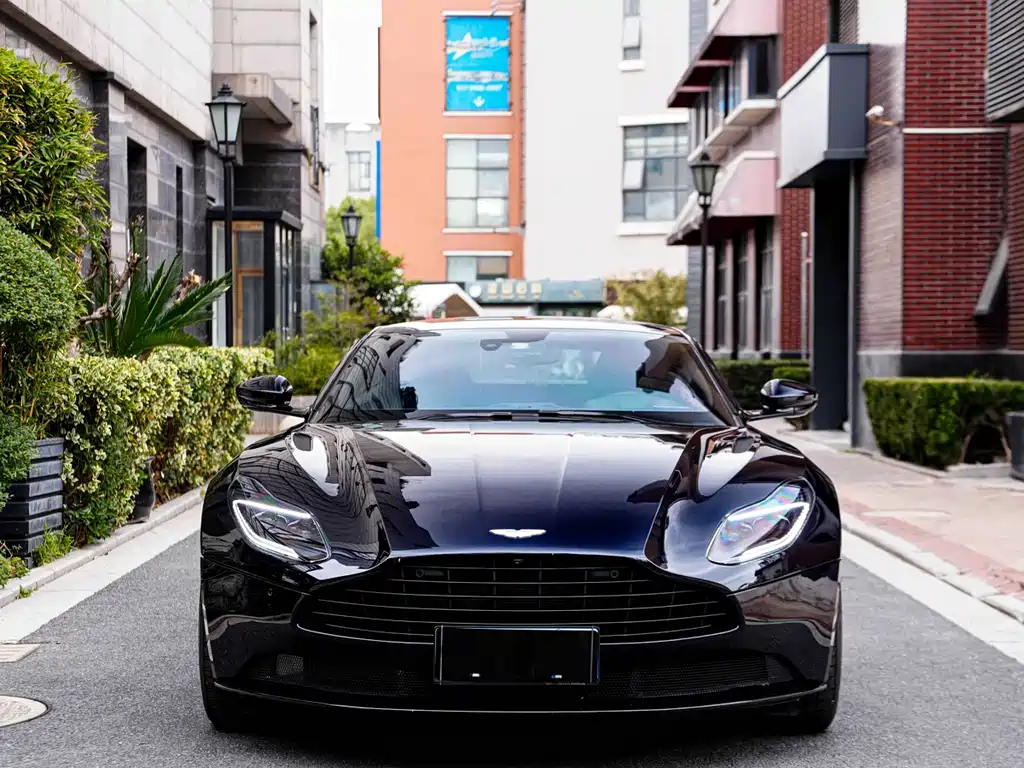 ASTON MARTIN DB11