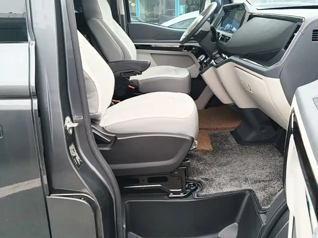 Sinotruk Vangard V — миниатюра 25