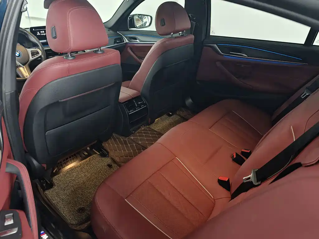 BMW 5 Series New Energy — миниатюра 7
