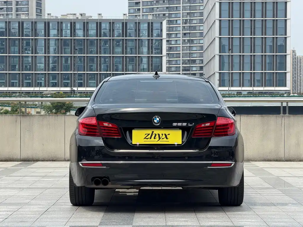 BMW 5 Series — миниатюра 6