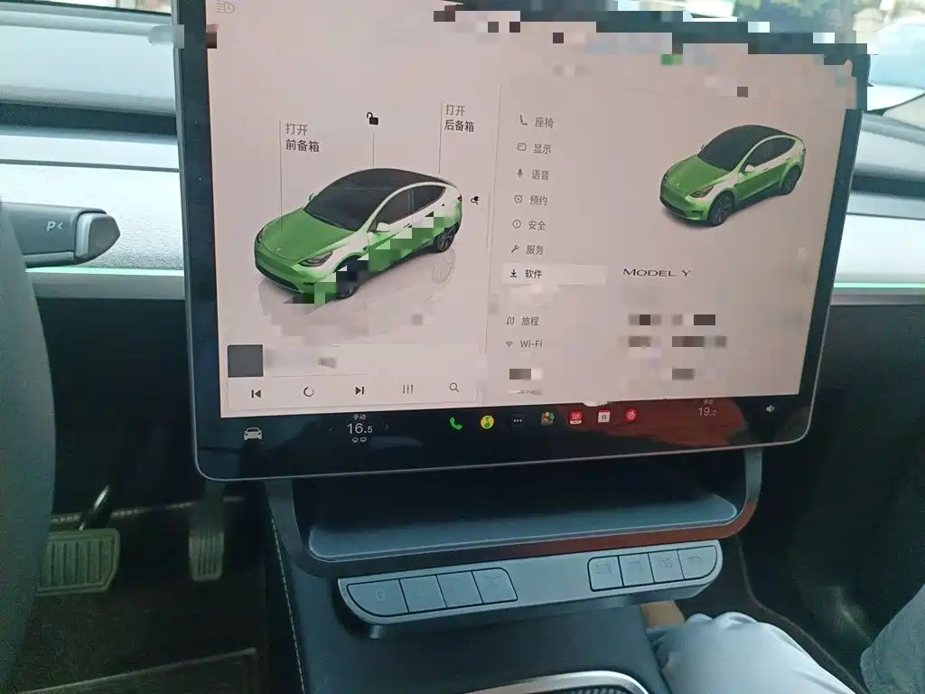 Tesla Model Y — миниатюра 6