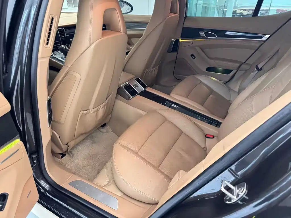 Porsche Panamera 2010 Panamera 4 3.6L