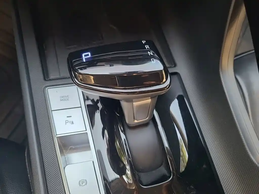 Hyundai Elantra — миниатюра 10