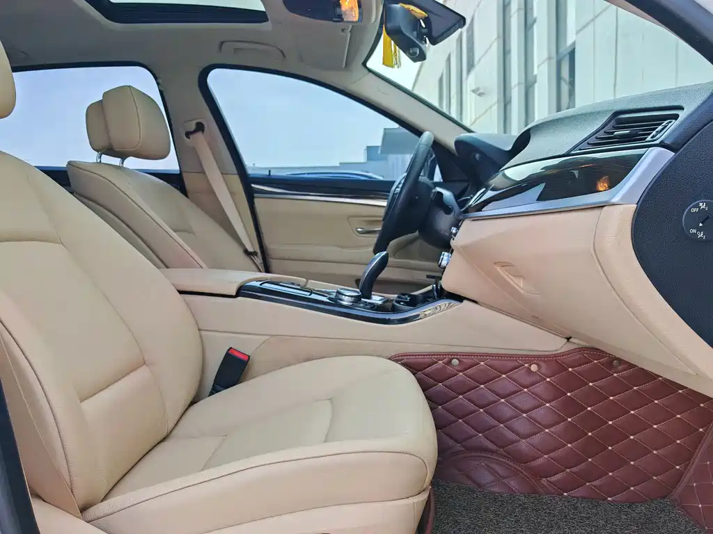 BMW 5 Series — миниатюра 19