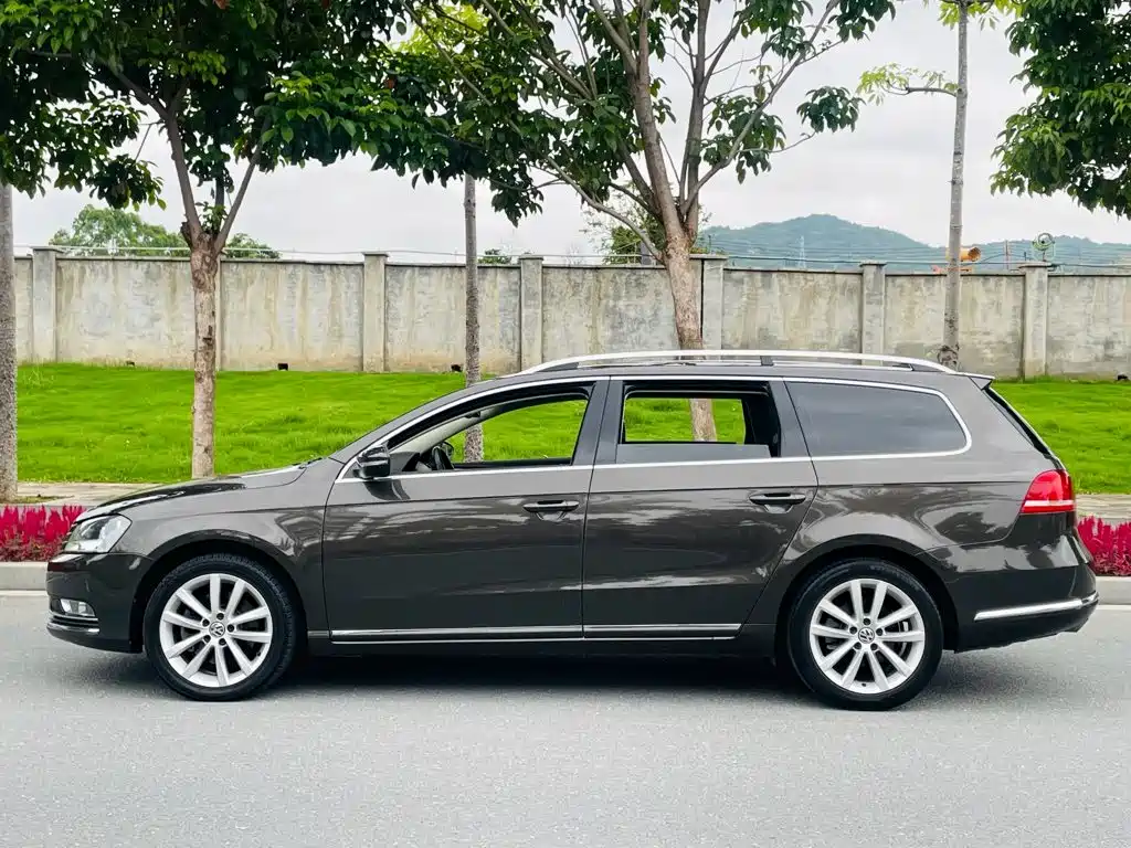 Volkswagen Magotan (Import) — миниатюра 2