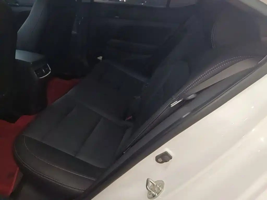 Hyundai Elantra — миниатюра 17