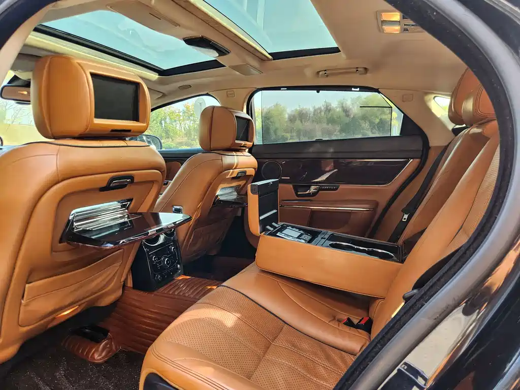 Jaguar XJ — миниатюра 17