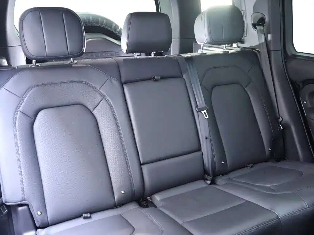 Land Rover Defender — миниатюра 23