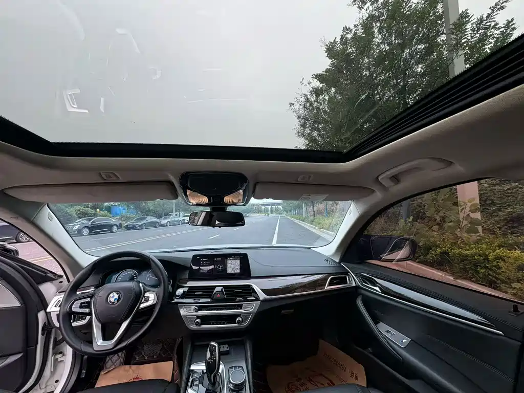 BMW 5 Series — миниатюра 6