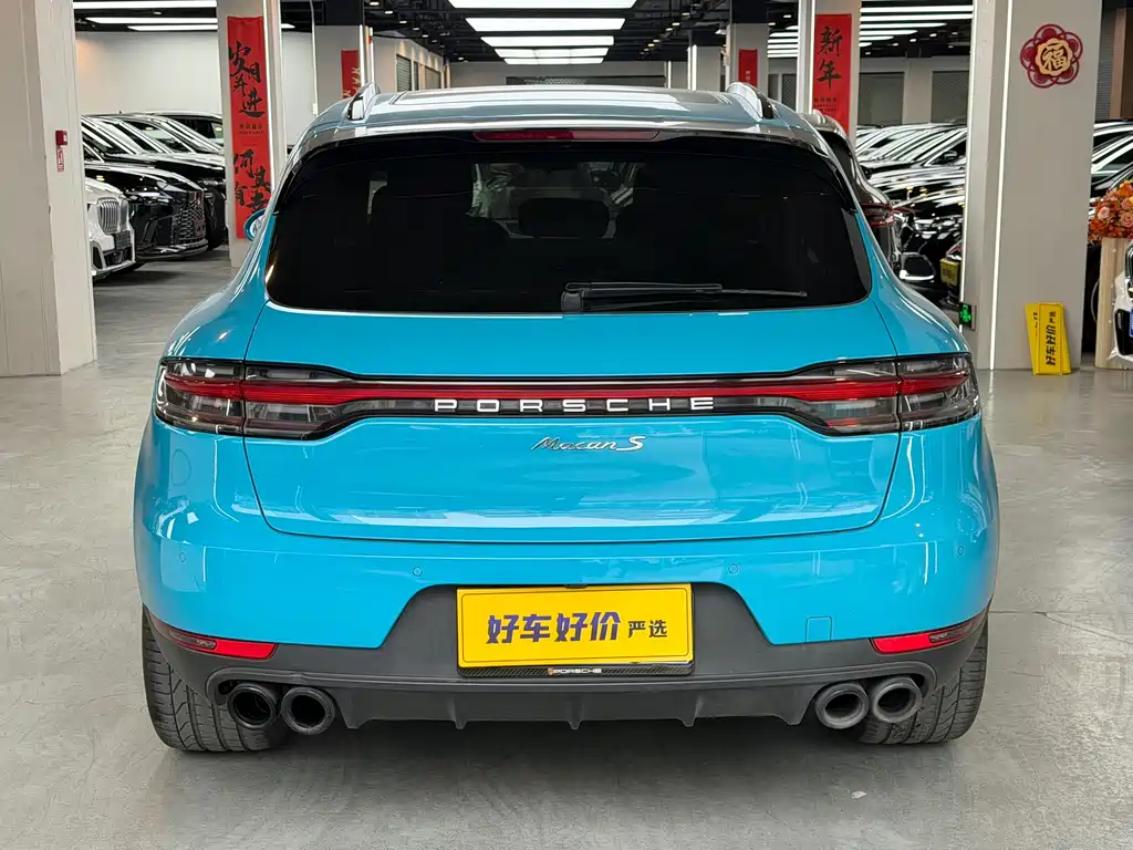 PORSCHE MACAN