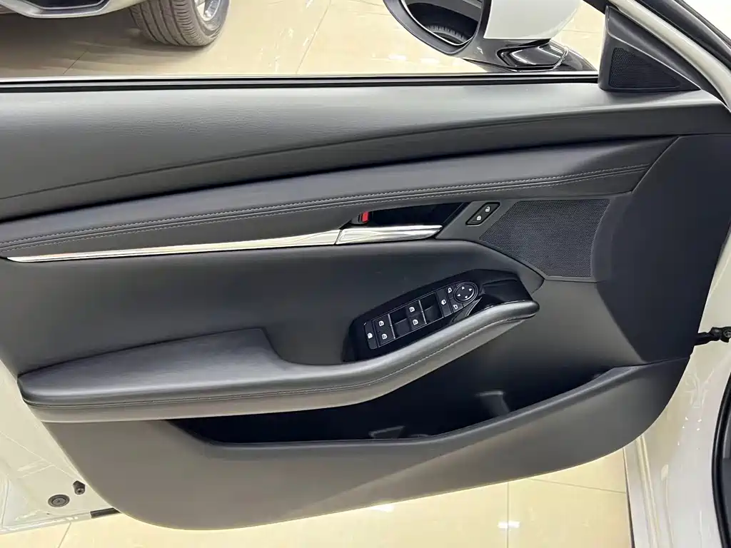 Mazda 3 Axela — миниатюра 15