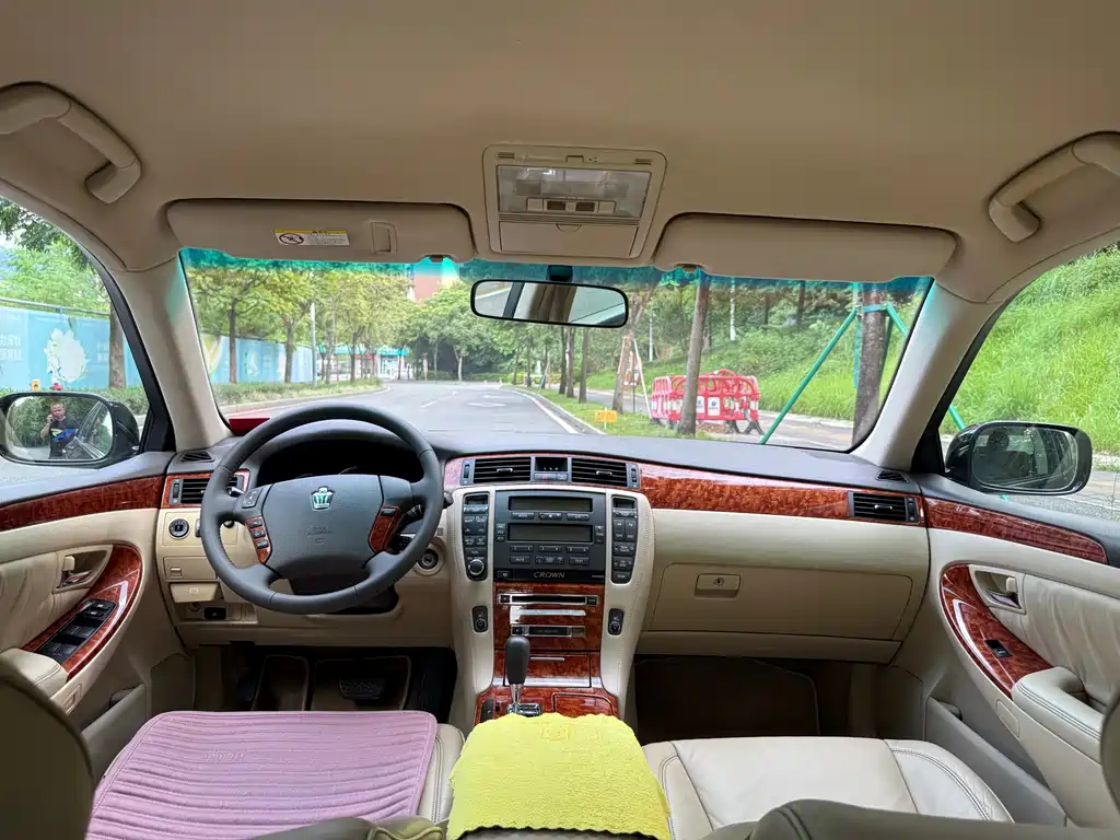 Toyota Crown — миниатюра 13