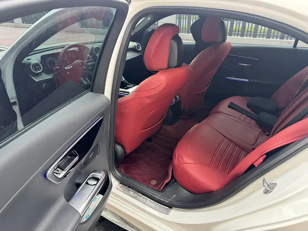 Mercedes-Benz C-Class — миниатюра 5