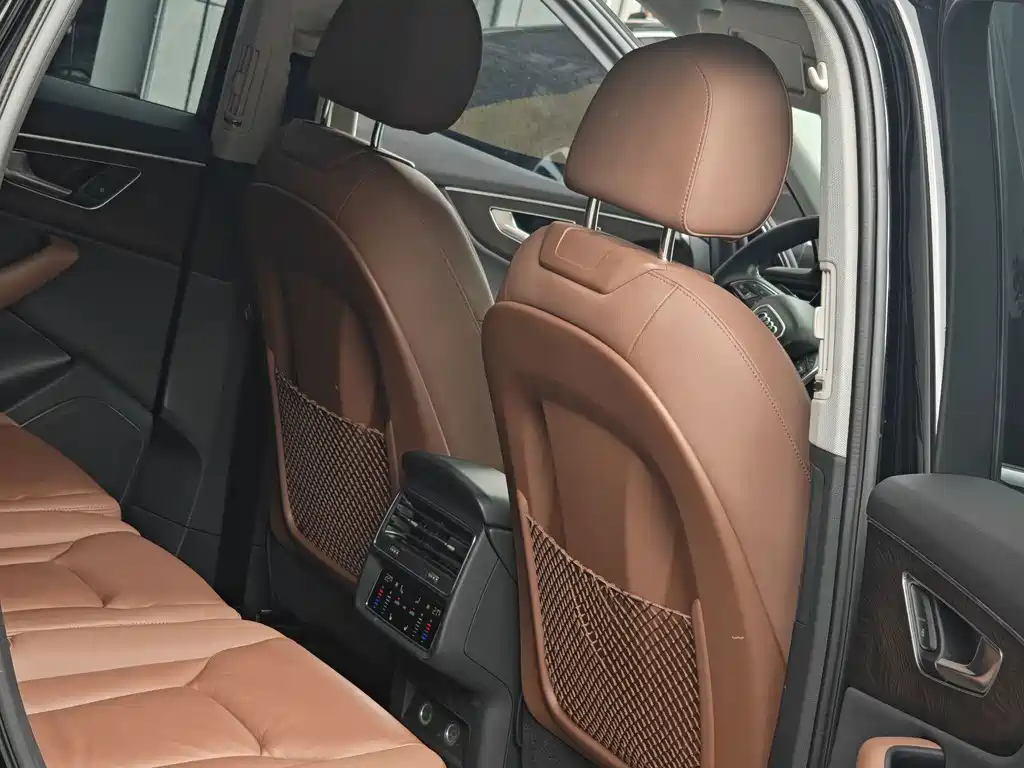 Audi Q7 — миниатюра 5