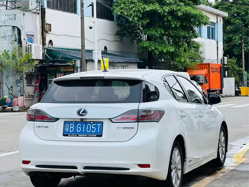 Lexus CT — миниатюра 2