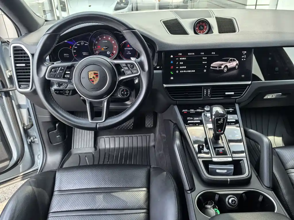 Porsche Cayenne — миниатюра 9