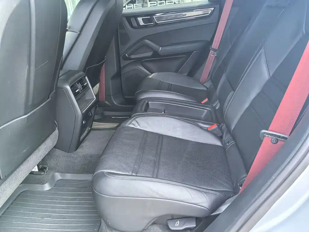Porsche Cayenne — миниатюра 13