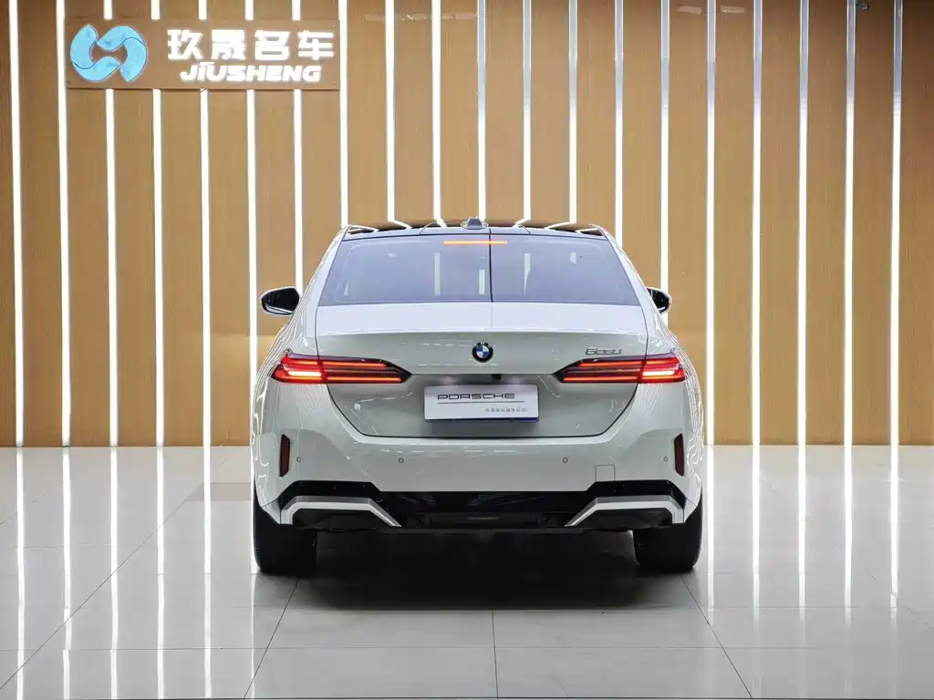 BMW 5 Series — миниатюра 23