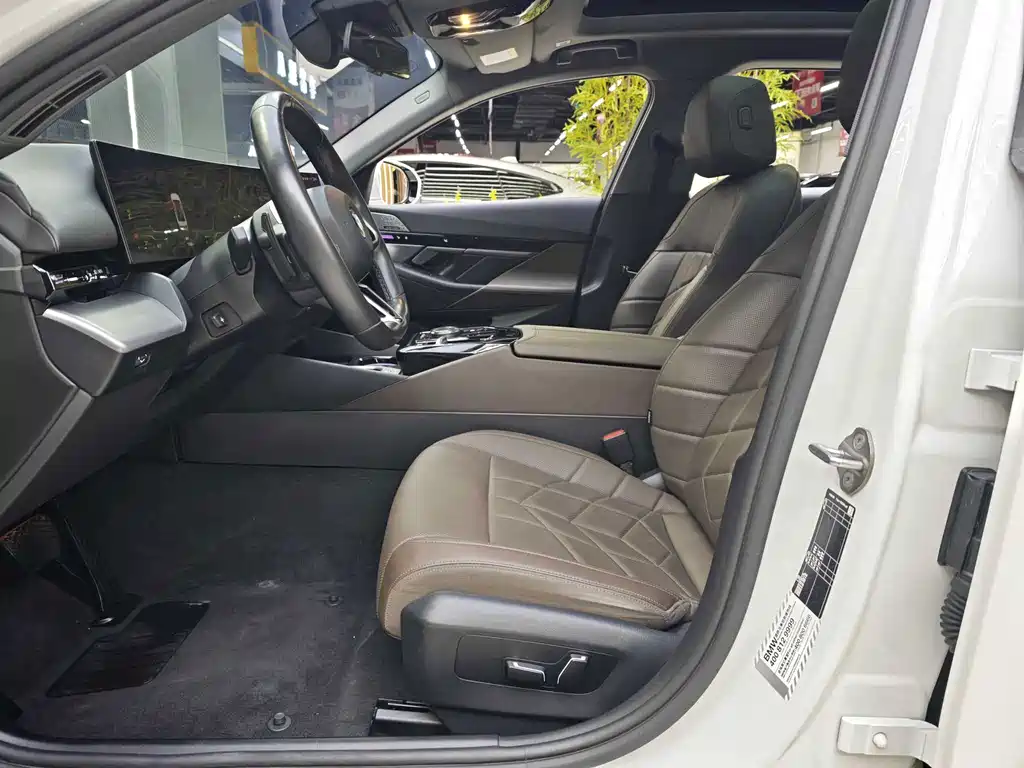 BMW 5 Series — миниатюра 17