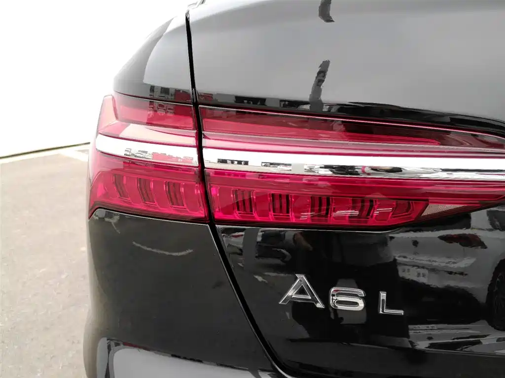 Audi A6L 2023 Черный из Китая
