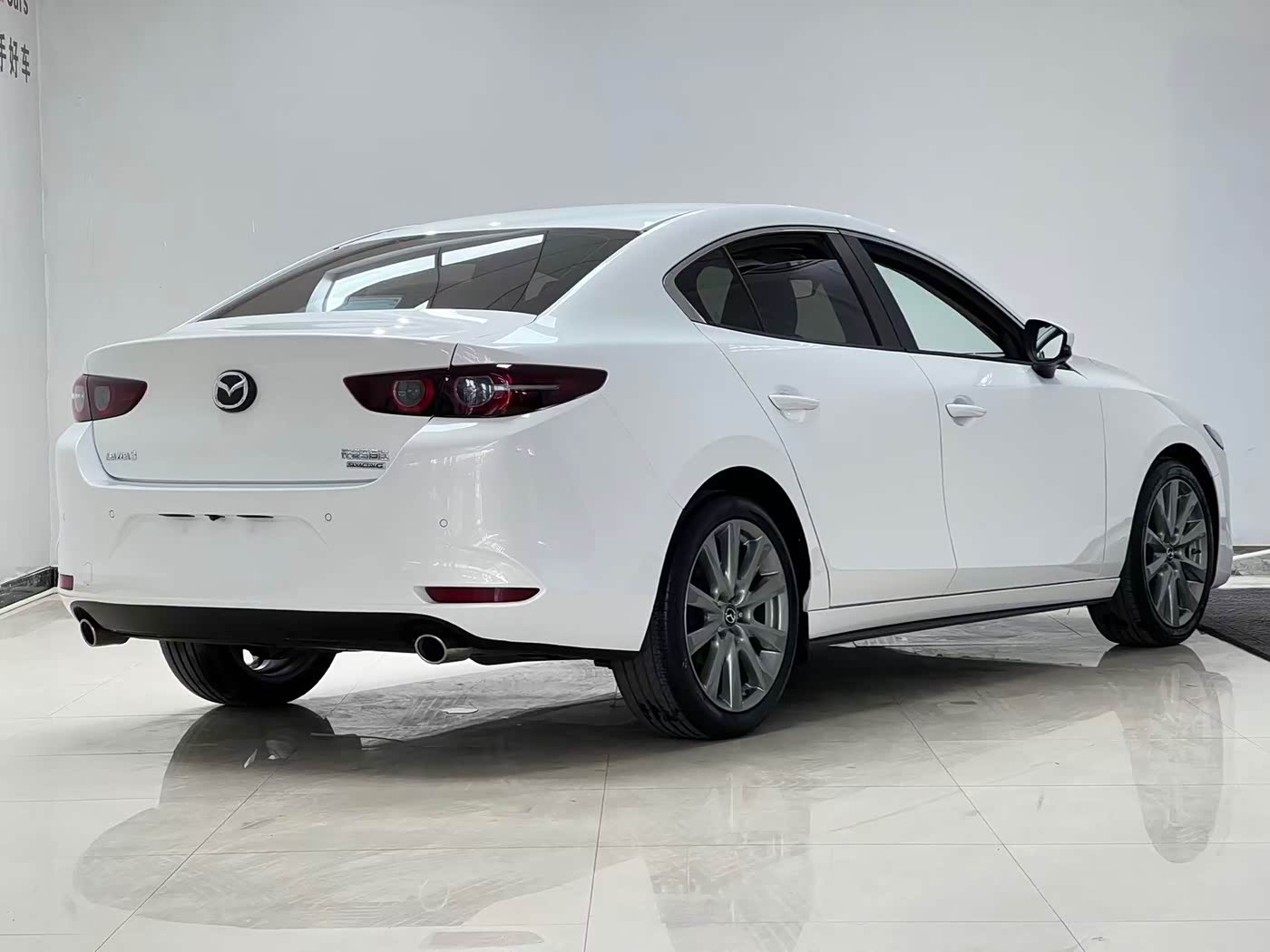 Mazda Mazda3 Axela 2.0 л 2023 г. Белый, пробег 29000 км