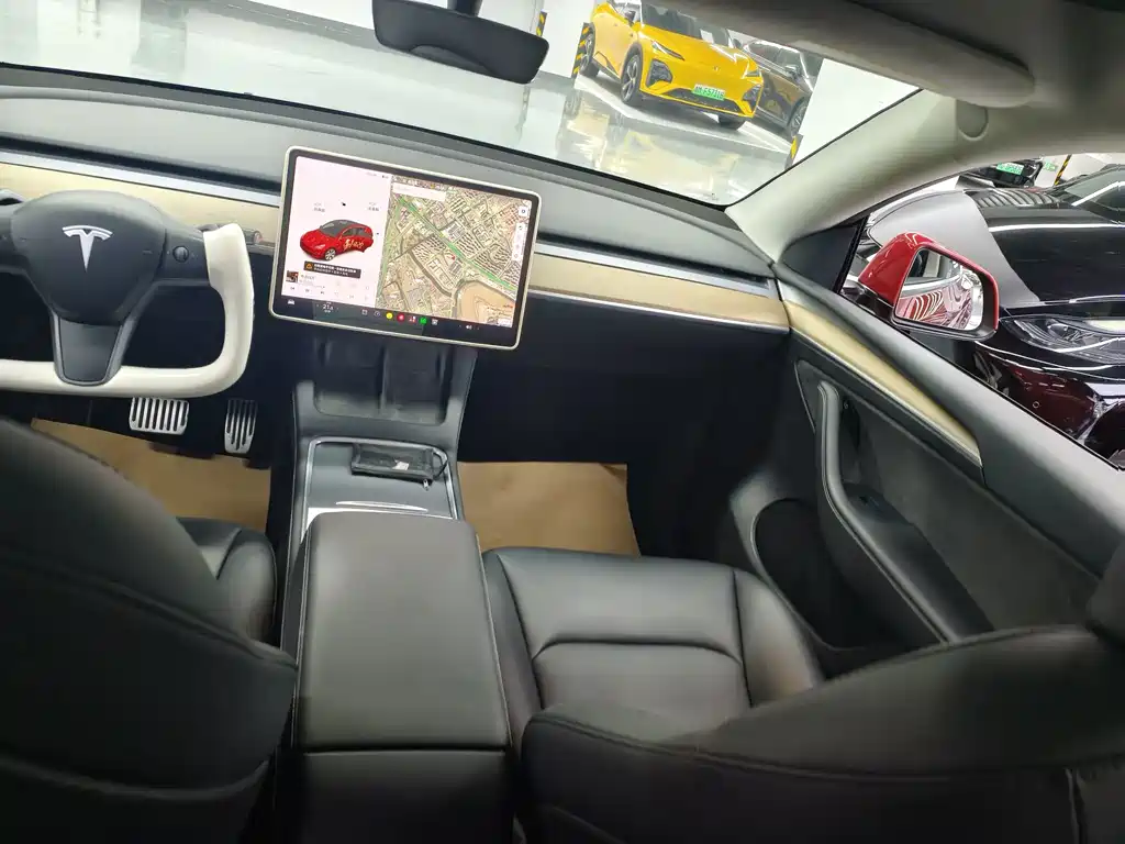 Tesla Model Y — миниатюра 6