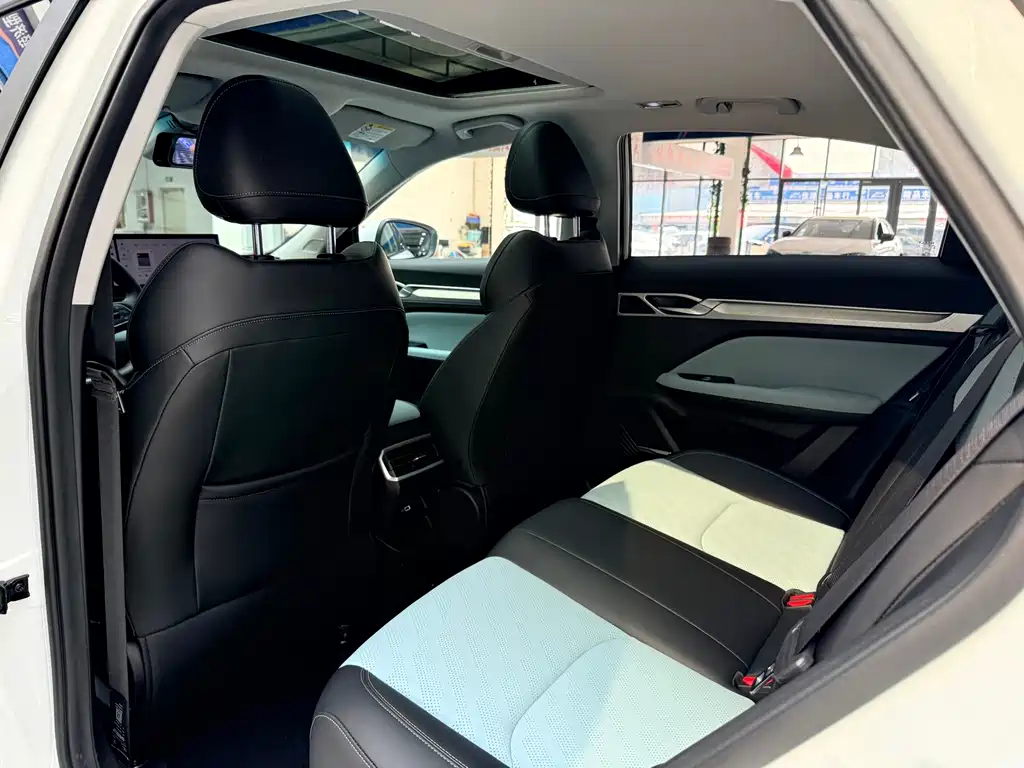 Geely Emgrand L — миниатюра 12