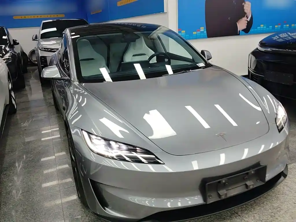 Tesla Model 3 — миниатюра 4