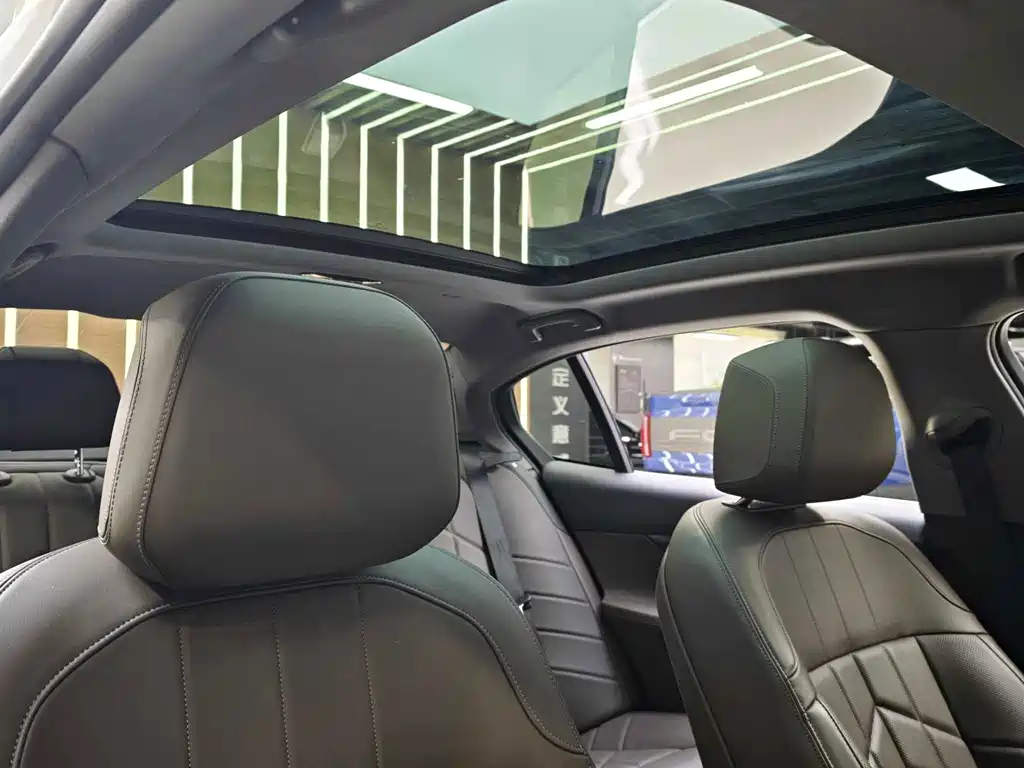BMW 5 Series — миниатюра 4