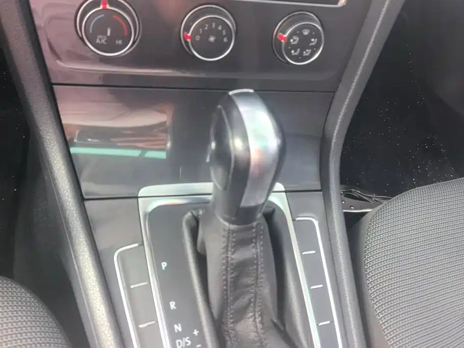 Volkswagen Golf — миниатюра 15