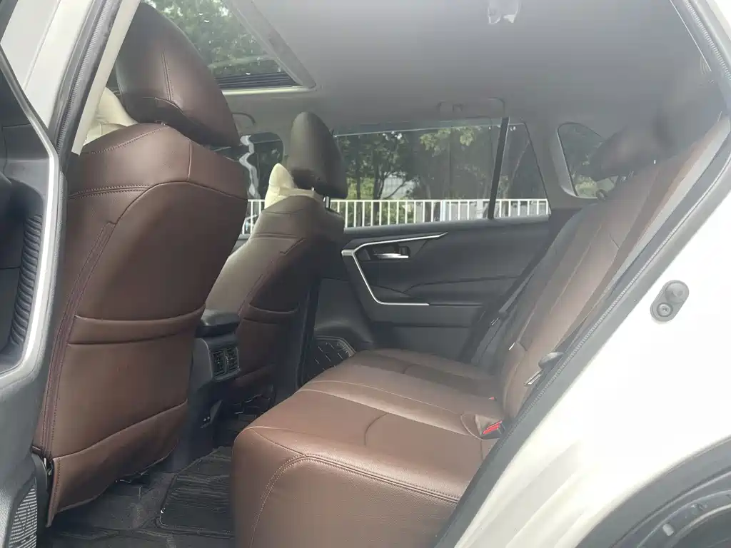 Toyota RAV4 — миниатюра 11