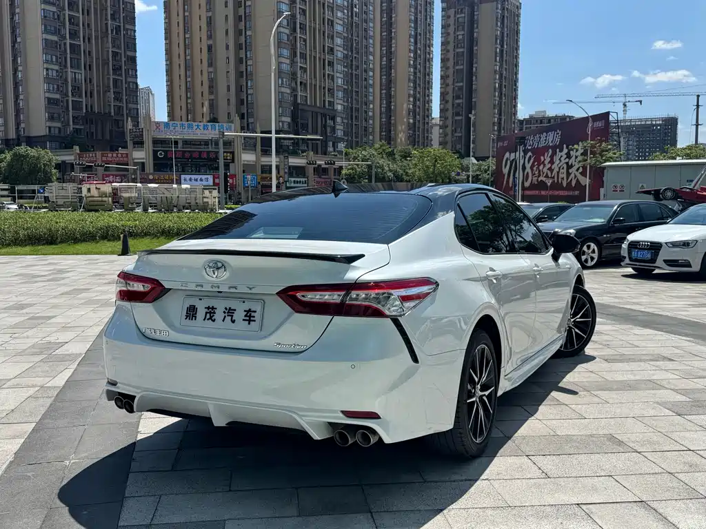 Toyota Camry — миниатюра 7