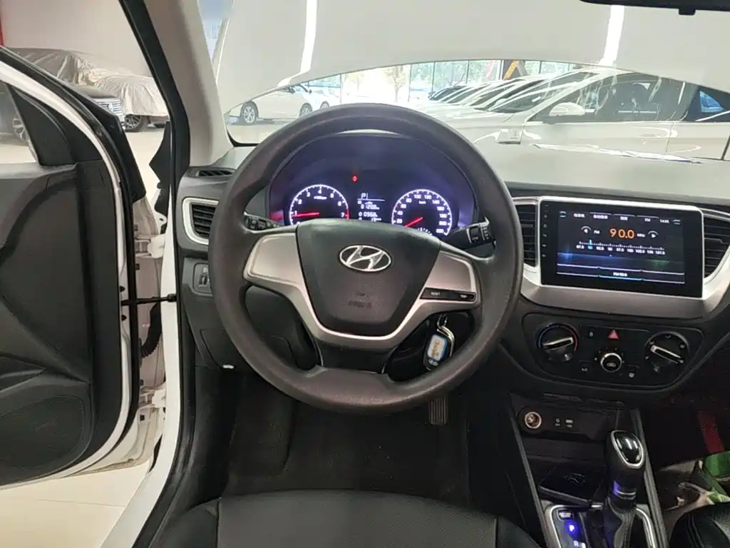 Hyundai Verna — миниатюра 11