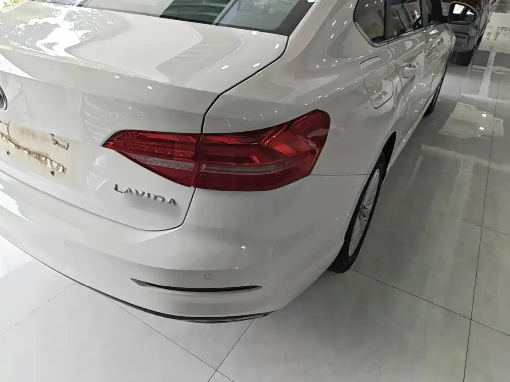 Volkswagen Lavida — миниатюра 8
