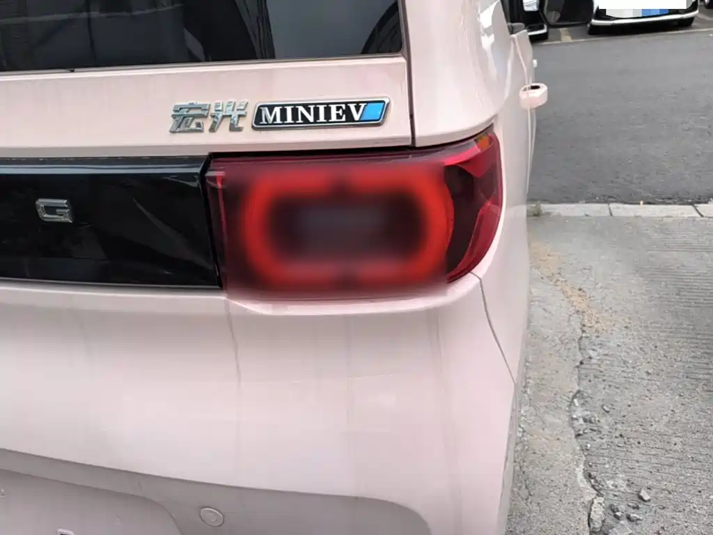 Wuling MINIEV — миниатюра 8