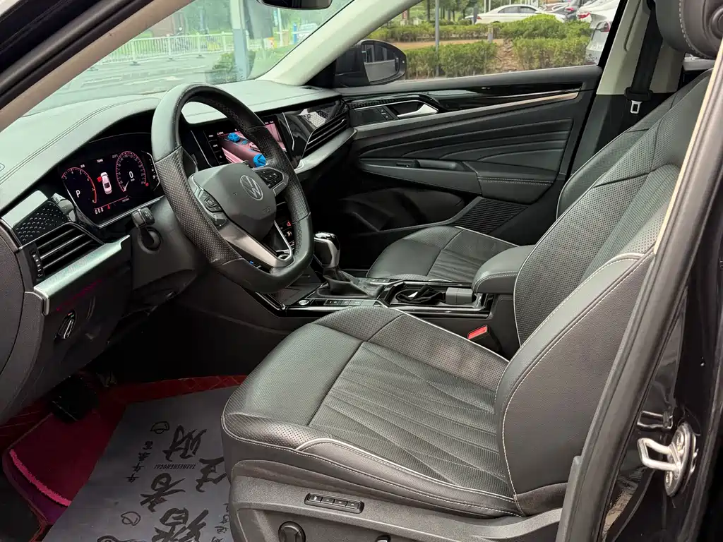 Volkswagen Passat 2022 330TSI Luxury