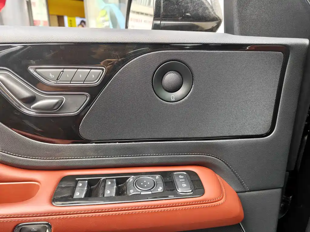 Lincoln Aviator — миниатюра 9