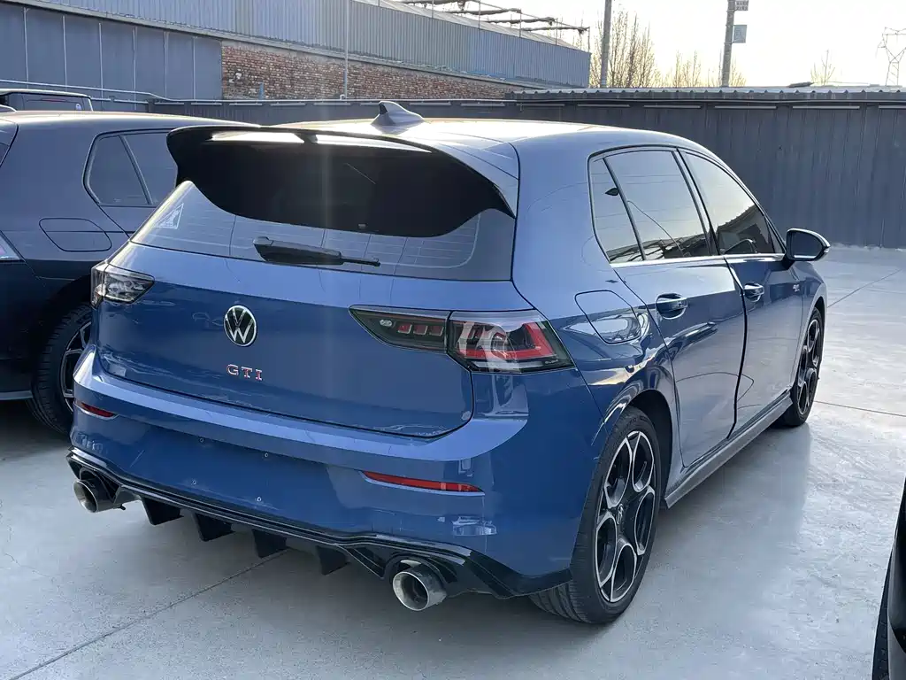 VOLKSWAGEN GOLF GTI