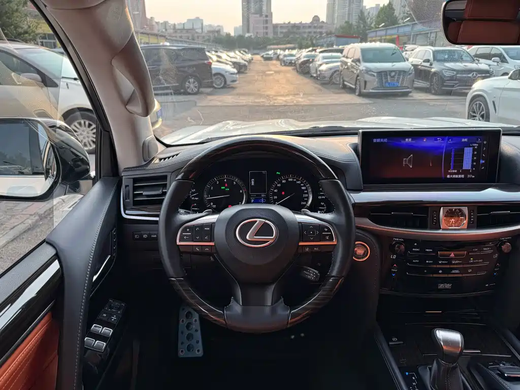Lexus LX — миниатюра 13