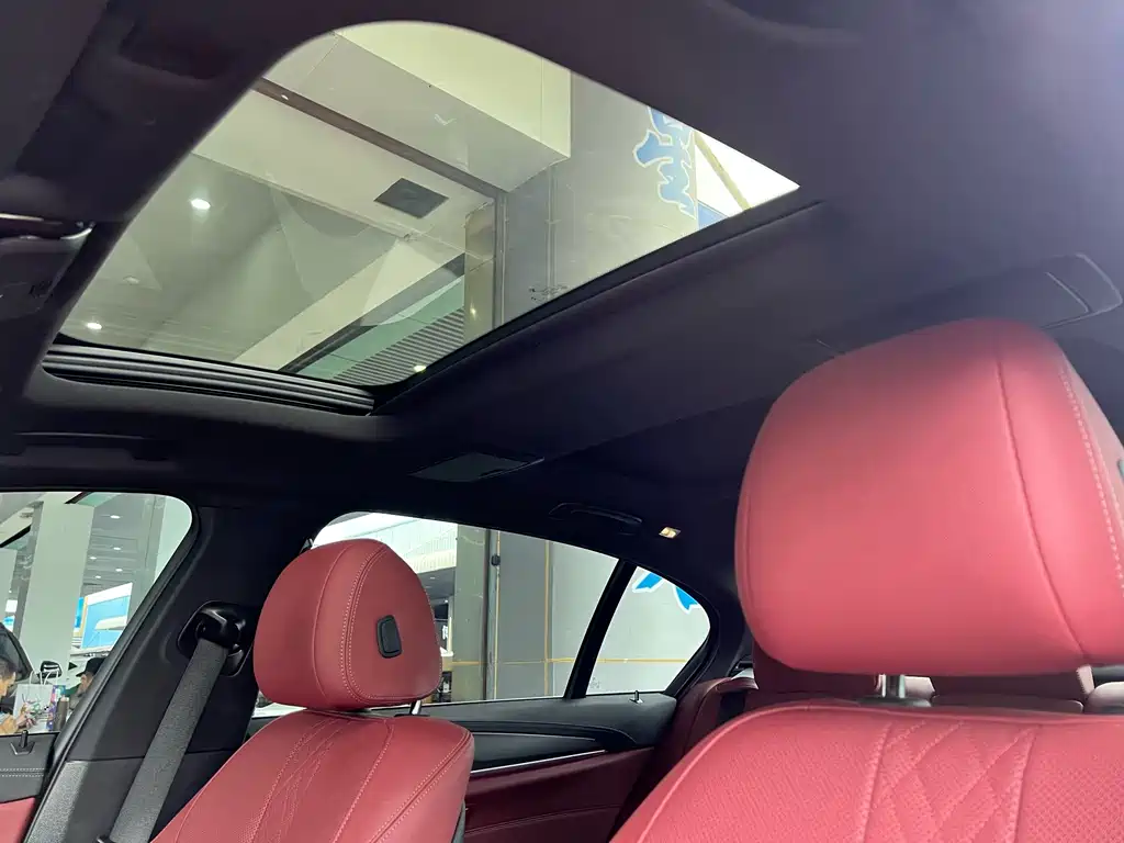 BMW 5 Series — миниатюра 12