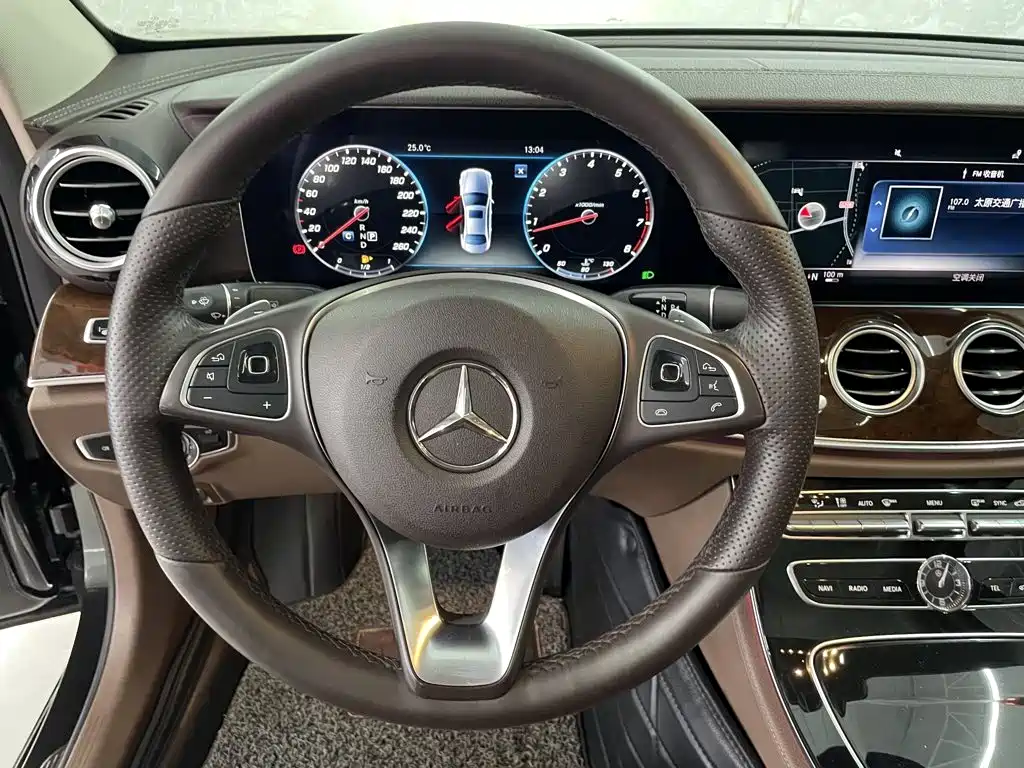 Mercedes-Benz E-Class — миниатюра 14