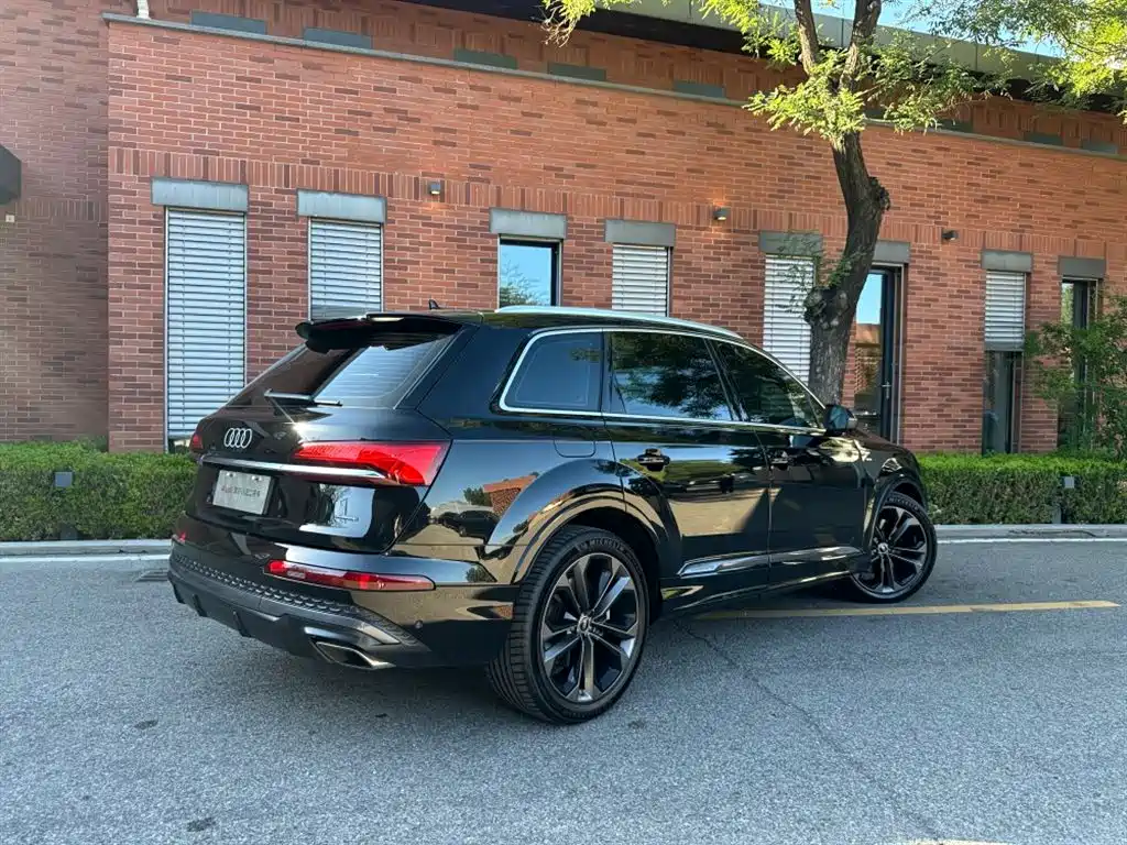 Audi Q7 2026 55 TFSI quattro S line Sport