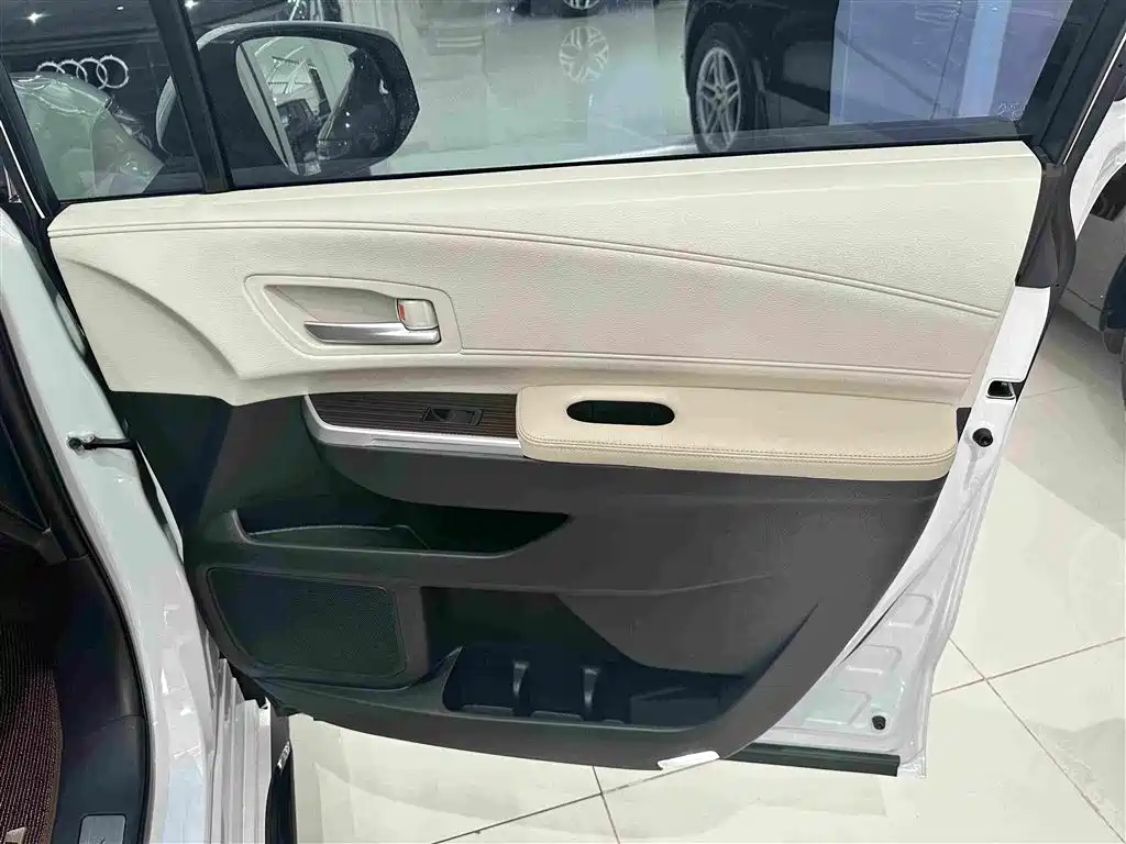 Toyota Granvia — миниатюра 17