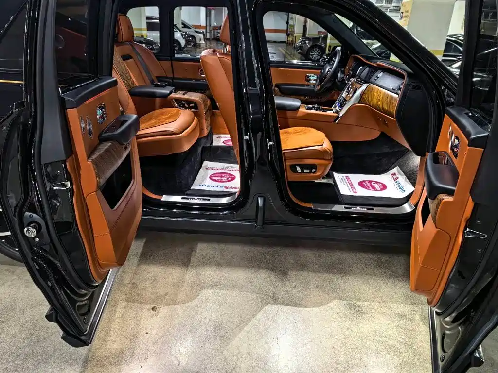 Rolls-Royce Cullinan — миниатюра 10