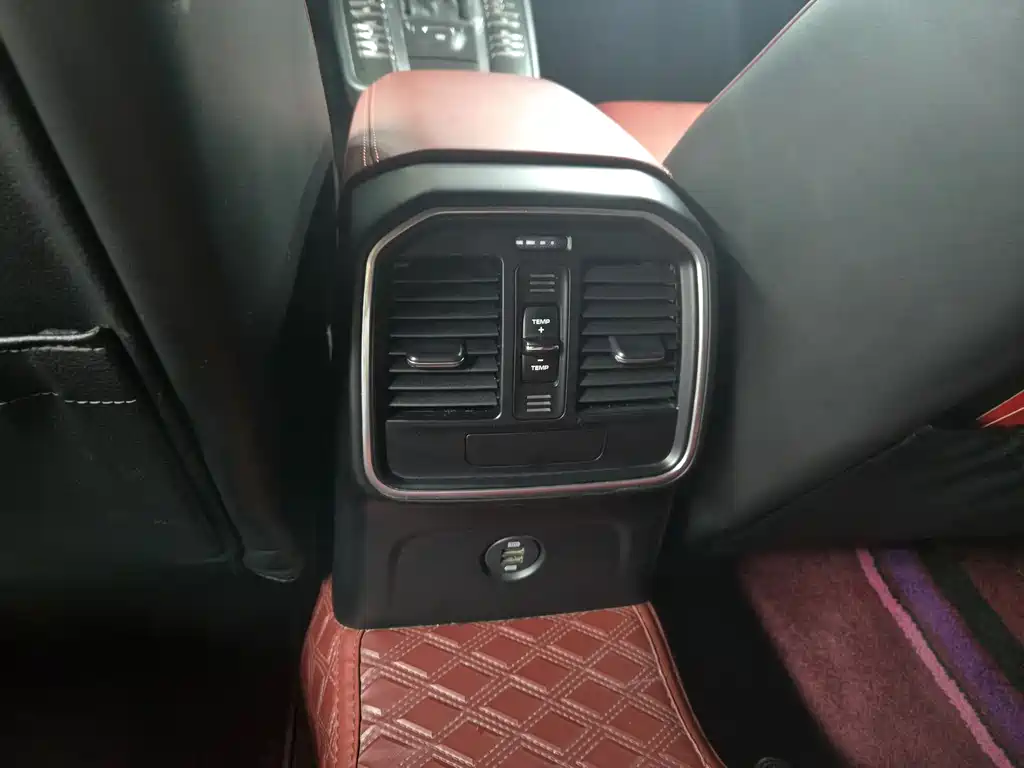 Porsche Macan — миниатюра 8